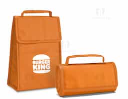 Bolsa térmica dobrável em non-woven (80 g/m²) com fecho em velcro e com capacidade até 3 L. Food grade. Bolsa fornecida desdobrada. Dobrada: 170 x 95 x 40 mm | Aberta: 170 x 265 x 110 mm