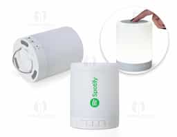 Caixa de som multimídia com luzes. Material plástico resistente na cor branca fosca, parte superior com falante e sensor touch para troca de luzes.