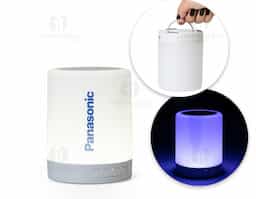 Caixa de som multimídia com luzes. Material plástico resistente na cor branca fosca, parte superior com falante e sensor touch para troca de luzes.
