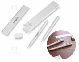 Kit escritório prático e funcional, composto por caneta retrátil, lapiseira retrátil, régua de 15 cm e borracha. Produzido em material antibacteriano, oferece mais segurança no uso diário. Uma excelente opção de brinde corporativo, ideal para ambientes de estudo e trabalho, unindo utilidade e cuidado com a higiene.