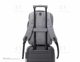Mochila e Pasta para Notebook em tecido poliéster Compartimento para notebook.
Tamanho total do Notebook - 16,5¨ aconpanha placa