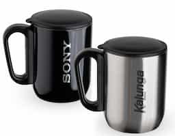 Caneca 250 ml parede dupla em Inox, com pegador de plástico, contém tampa plástica para vedação e base com EVA antiderrapante.