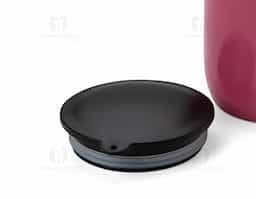 Caneca 250 ml parede dupla em Inox, com pegador de plástico, contém tampa plástica para vedação e base com EVA antiderrapante.
