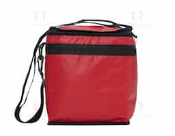 Bolsa térmica de bagum sintético com capacidade de 10 litros, contém revestimento interno em polietileno atóxico soldado (não vaza), bolso sintético externo de matelassê e alça tiracolo ajustável de polipropileno.