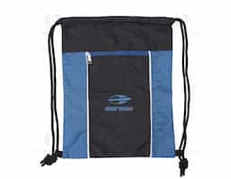Mochila saco impermeável em fibra de poliéster. Contém bolso horizontal com zíper na parte frontal e alças de nylon.