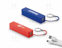 Bateria portátil fabricada em ABS, com célula de lítio de 1.600 mAh e vida útil de aproximadamente 500 ciclos. Conta com uma porta de saída USB-A para carregamento de dispositivos eletrônicos. Acompanha cabo USB para recarga da própria bateria, garantindo praticidade.