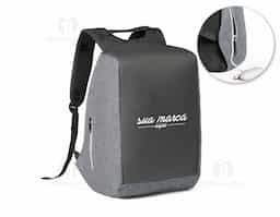 Mochila para notebook em 900D de alta densidade e tarpaulin. Sistema antirroubo: compartimento principal com zíper oculto e parte posterior com 2 bolsos ocultos com zíper, para maior segurança. Compartimento principal forrado e almofadado, com 2 divisórias almofadadas para notebook até 15.6'' e tablet 10.5''.