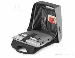 Mochila para notebook em 900D de alta densidade e tarpaulin. Sistema antirroubo: compartimento principal com zíper oculto e parte posterior com 2 bolsos ocultos com zíper, para maior segurança. Compartimento principal forrado e almofadado, com 2 divisórias almofadadas para notebook até 15.6'' e tablet 10.5''.