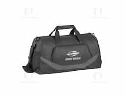 Bolsa esportiva em 300D e 1680D. Fundo com placa semi-rígida. Contém um bolso frontal com ziper, um bolso lateral em tela e um bolso lateral para sapatos. Alça de ombro ajustável, com reforço almofadado