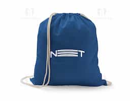 Sacola tipo mochila 100% algodão (100 g/m²), leve, resistente e confortável, com alças para transporte prático. Material natural e sustentável, ideal como brinde corporativo ecológico, combinando funcionalidade, estilo e ampla área para personalização da marca.