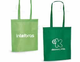 Sacola em non-woven (80 g/m²) termo-selado com alças de 55 cm. 270 x 350 mm