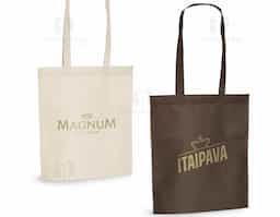 Sacola em non-woven (80 g/m²) termo-selado com alças de 55 cm. 270 x 350 mm