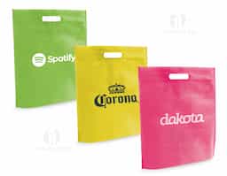 Sacola em non-woven (80 g/m²) termo-selado. 355 x 390 x 85 mm