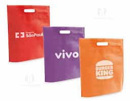 Sacola em non-woven (80 g/m²) termo-selado. 355 x 390 x 85 mm