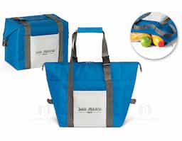 Sacola térmica em 600D com 2 formas distintas de utilização. Compartimento principal com zíper duplo e interior forrado em PEVA e almofadado. Contém bolso frontal com zíper e alças ajustáveis em webbing com reforço. A sacola tem capacidade até 15L 480 x 330 x 180 mm 