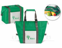 Sacola térmica em 600D com 2 formas distintas de utilização. Compartimento principal com zíper duplo e interior forrado em PEVA e almofadado. Contém bolso frontal com zíper e alças ajustáveis em webbing com reforço. A sacola tem capacidade até 15L 480 x 330 x 180 mm 