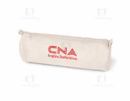 Estojo para lápis confeccionado em 100% algodão canvas (290 g/m²), material resistente e de alta qualidade, ideal para o uso diário. Prático e versátil, é perfeito para armazenar lápis, canetas e outros pequenos acessórios, mantendo os itens organizados e protegidos. Seu design simples e funcional facilita o transporte em mochilas ou bolsas. Uma ótima opção de brinde corporativo, unindo utilidade, durabilidade e excelente espaço para personalização da marca.