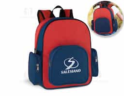Mochila em 600D com bolso frontal e bolsos laterais com zíper. 240 x 320 x 120 mm