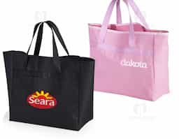Sacola confeccionada em nylon 600. 25x36x14 cm