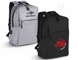 Mochila confeccionada em nylon com compartimento para notebook até 15,6 polegadas. Contém compartimento grande com divisórias para documentos, eletrônicos e caneta, compartimento mediano com abertura vertical, compartimento frontal, bolso lateral e adaptador USB externo com cabo acoplado, permitindo a conexão de um carregador portátil de dentro da mochila e transferência da carga para o lado externo, ocultando o carregador e viabilizando a utilização do celular durante o processo. Contém zíperes com pegadores plásticos, alça de mão em nylon, alças para as costas ajustáveis com revestimento espumado antitranspirante e área costada com elástico para encaixe em malas de viagem.