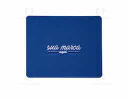 Mouse pad retangular de tecido, parte inferior emborrachada para evitar deslizamento.