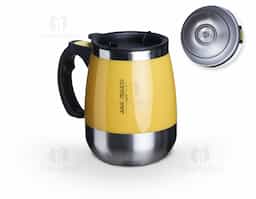 Caneca de inox com misturador de bebida, feita em parede dupla com capacidade de 350ml. Contém tampa plástica com bocal e trava de segurança. Para o funcionamento, utiliza-se duas pilhas AAA (não acompanha).