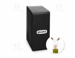 Galheteiro em vidro que contém dois reservatórios com capacidades de até 50 ml e de até 250 ml. O galheteiro contém duas rolhas de cortiça.