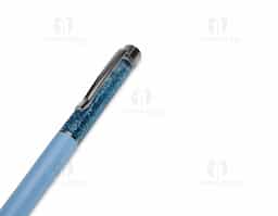 Caneta metálica com glitter, acionamento por rotação e carga esferográfica 1.0mm azul.