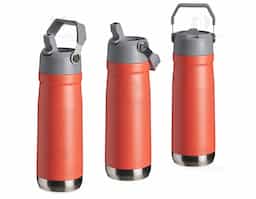Garrafa térmica em inox de parede dupla, capacidade de 700ml. Tampa com alça de transporte, bico flip e canudo interno.