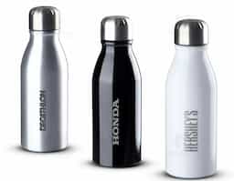 Squeeze em alumínio com tampa em inox e anel de silicone para vedação na tampa. Capacidade 500ml.