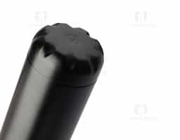 squeeze fosca em aço inox com capacidade de até 750 ml. Tampa rosqueável e anel de silicone para vedação. Design com frisos na tampa.