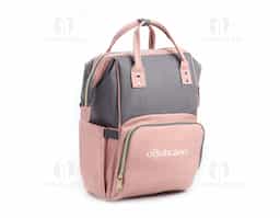 Mochila maternidade em poliéster parte externa: Compartimento com divisórias internas, alça para encaixe para carrinho de bebê, 2 bolsos laterais, bolso frontal com divisórias internas com zíper, alça de mão, compartimento com zíper nas costas da mochila.Parte interna: Compartimento com seis divisórias, sem compartimento para notebook.

