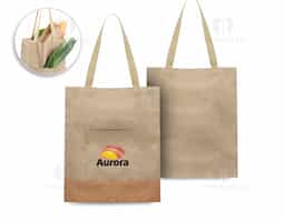Bolsa confeccionada em resistente Poliéster 600D, combinando durabilidade e estilo em um design moderno com elegante detalhe em cortiça. Possui alça reforçada com 23 cm de altura, proporcionando mais conforto e praticidade no transporte. Ideal para o dia a dia, eventos e ações promocionais, é uma excelente opção de brinde corporativo funcional e sofisticado.