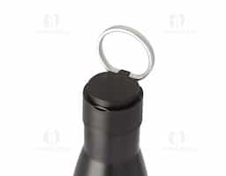 Garrafa térmica em aço inox isolada a vácuo com parede dupla, tampa de plástico com alça de transporte de aço inoxidável. Com capacidade de até 500ml.