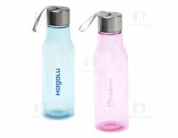 Garrafa plástica 600ml com tampa de alumínio e alça de nylon embutida.