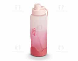 Garrafa plástica 1,1 litros com base de silicone anti-impacto (removível). Tampa com alça para transporte e tampa de proteção para o bocal.