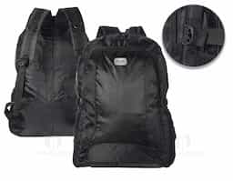  Mochila de nylon 42 litros com dois compartimentos e bolsos laterais em malha. Possui fivelas laterais para regulagem de tamanho e duas alças de mãos, sendo uma delas reforçada com pegador plástico.