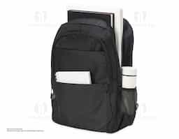 Mochila de nylon 27 litros com quatro compartimentos, sendo o principal com bolso para notebook 17,3. Com bolsos laterais telados, a mochila possui duas alças de mãos e alças para as costas com revestimento espumado.