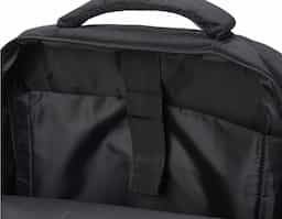 Mochila de nylon 20 litros com três compartimentos, sendo o principal com bolso para notebook 15,6. Com bolsos laterais e faixa frontal refletiva, a mochila possui adaptador USB externo, alça para encaixe em malas de viagem, duas alças de mãos e alças para as costas com revestimento espumado. 