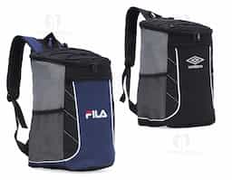 Bolsa térmica de poliéster com dois compartimentos, capacidade de 19 litros. A bolsa possui revestimento térmico em PEVA atóxico com costura soldada antivazamento, bolsos laterais telados, alça de mão e alça para as costas com revestimento espumado.