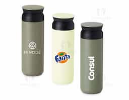 Garrafa térmica feita em inox 304 com parede dupla, capacidade de 470ml. Tampa de abertura dupla.