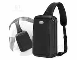 Mochila transversal com bolso interno para guardar seus itens essenciais, feito de tecido de poliéster resistente à água e ao desgaste, alça de ombro esquerdo/ombro direito reversível. Compartimento interno acolchoado para tablet