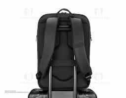 Mochila Premium, adequada para viagens de negócios, feito de tecido de poliéster, resistente à água e ao desgaste, alças de ombro acolchoadas, aceita notebook de até 15,6", engate para mala de viagem, com dois bolsos nas laterais.