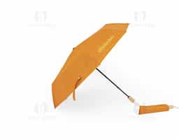 Guarda-chuva manual de nylon com proteção UV, tecido interno em vinil. Com 8 varetas e estrutura em aço, possui botão de abertura e pegador de madeira com alça de nylon. Acompanha capa protetora.