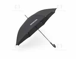 Guarda-chuva manual de poliéster com estrutura em aço e 8 varetas em fibra de vidro, possui pegador plástico com botão de acionamento.
