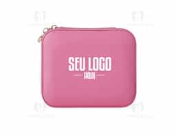 Porta joias de couro sintético com revestimento aveludado. Possui compartimentos internos para anéis, brincos, pulseiras e colares.