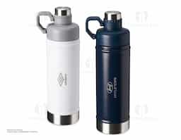 Garrafa térmica de parede dupla em inox, capacidade de 700ml. Tampa principal com bocal e tampa protetora com alça de transporte acoplada.
