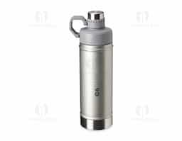 Garrafa térmica de parede dupla em inox, capacidade de 700ml. Tampa principal com bocal e tampa protetora com alça de transporte acoplada.