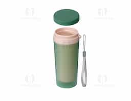 Copo de plástico polipropileno com capacidade para 350ml livre BPA, parede dupla. Acompanha tampa rosqueável e alça de nylon para transporte.