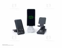 Power bank plástico de 10.000mAh multissaídas com suporte retrátil para celular ou tablet. Com indicadores led de bateria e base antiderrapante, o carregador possui os cabos tipo-C , lightning, , V8 e USB acoplados. Acompanha cabo USB V8 e adaptador lightning.